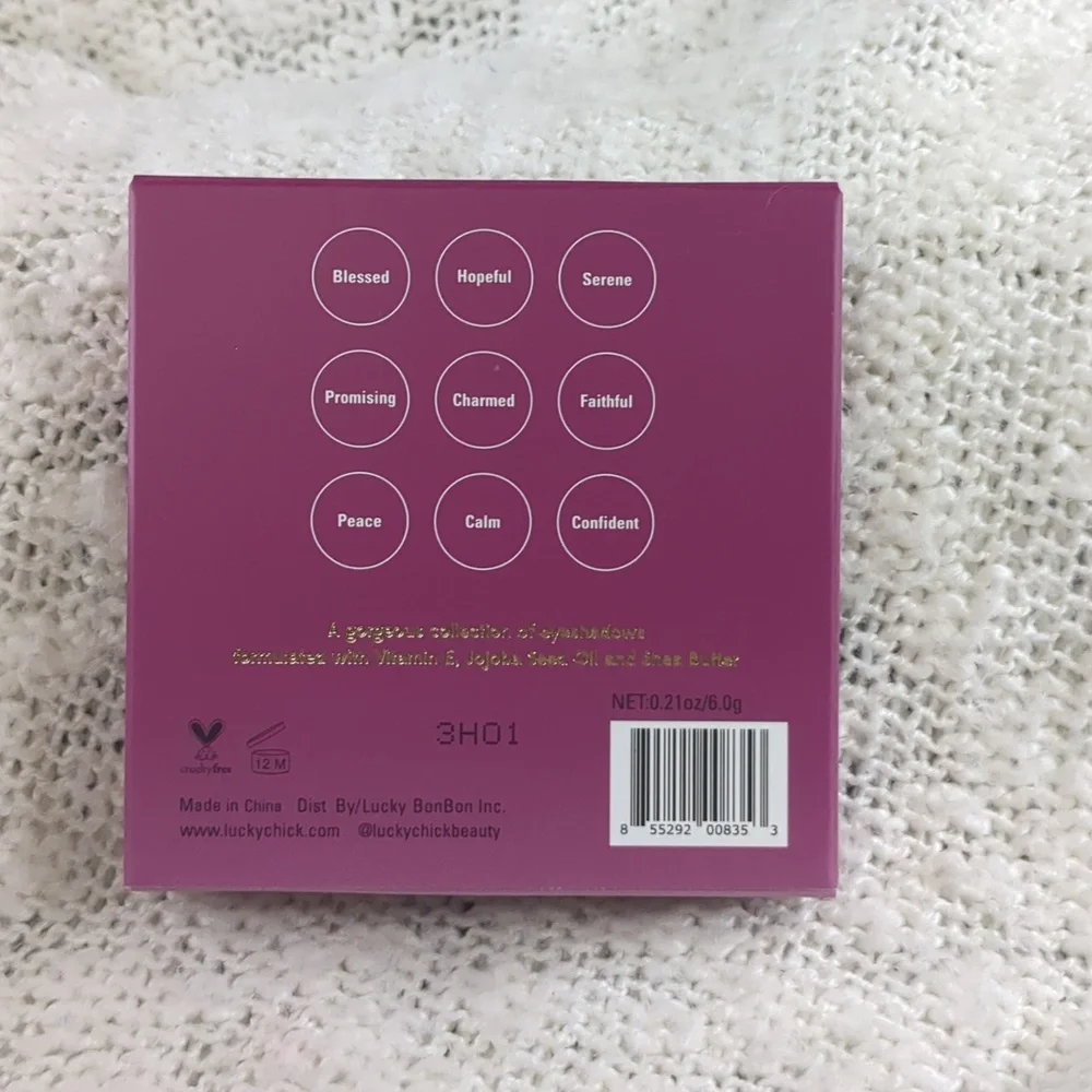 LUCKY CHICK Eyeshadow Palette in Daydreams, 6g/0.21oz